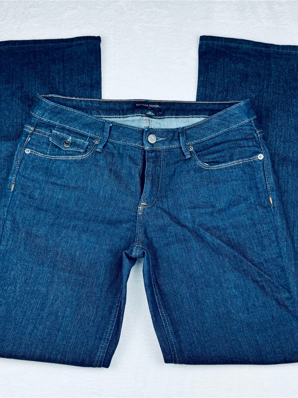 Banana Republic dark wash jeans. Women’s size 8R. Excellent preowned condition.